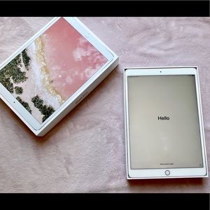 Apple iPad Pro (2nd Gen) 256GB, Wi-Fi, 10.5 in - ROSE GOLD